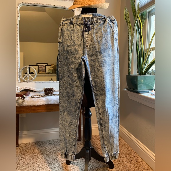 Bullhead Joggers Jeans Elastic Waist Draw String Elastic Ankle Stone Wash Size S - Picture 2 of 6